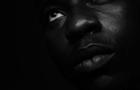 Portrait illustratif d'une femme africaine pour un article littéraire