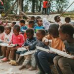 À Lomé, le livre jeunesse veut renforcer la coopération culturelle ouest-africaine Enfants réunis autour de livres, photo d’illustration sur la littérature jeunesse