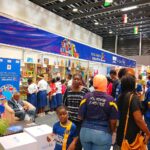 Public au Salon du livre en Côte d’Ivoire autour d’un espace de ressources éducatives